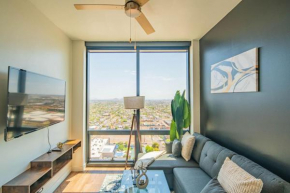 Calm 2BD - HighRise DT, Pool, Gym, Parking - Sleeps 8